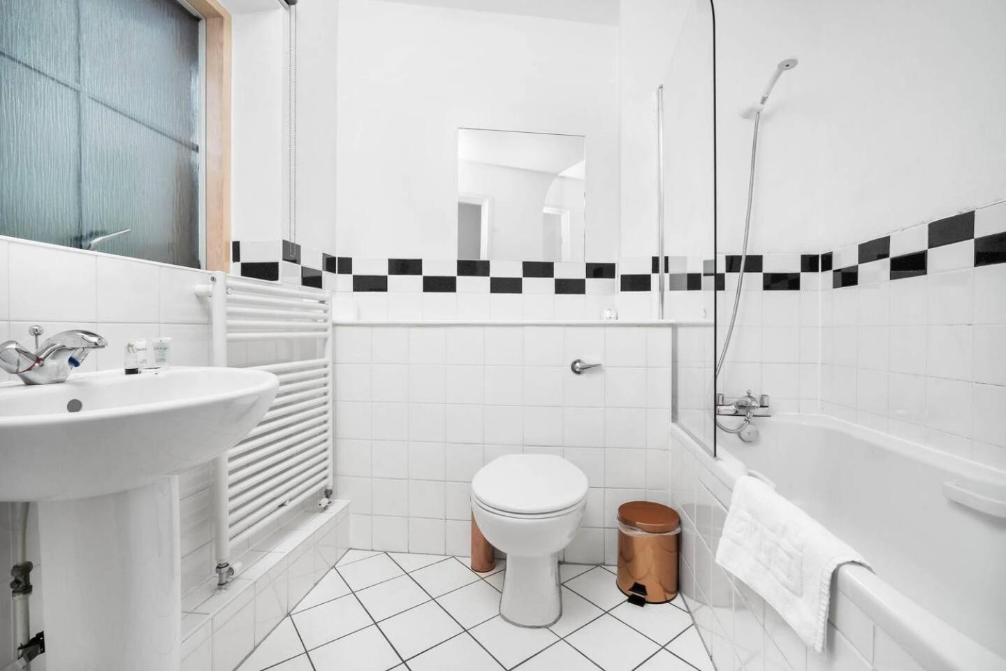 City Centre - Two Bedroom Apartment - Juliet Balcony - Secure Parking - Wifi - Smart Tv - Top Rated -33S Birmingham Eksteriør billede