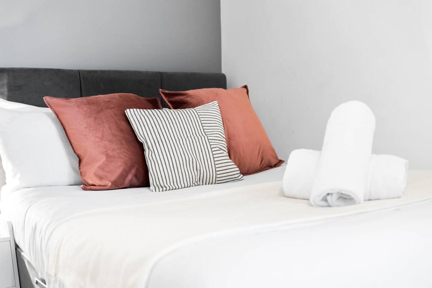 City Centre - Two Bedroom Apartment - Juliet Balcony - Secure Parking - Wifi - Smart Tv - Top Rated -33S Birmingham Eksteriør billede