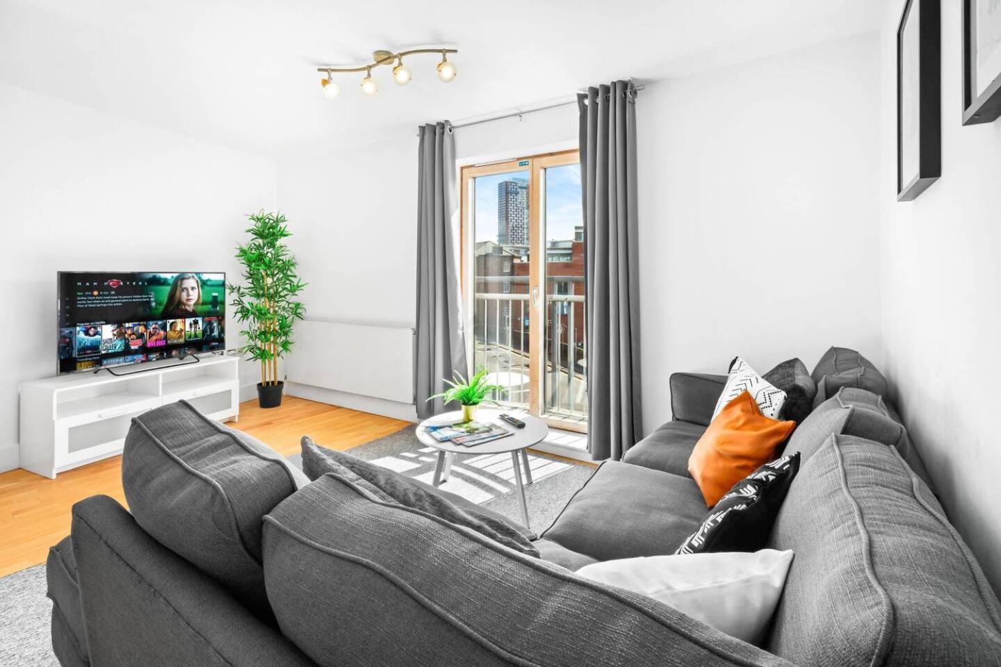 City Centre - Two Bedroom Apartment - Juliet Balcony - Secure Parking - Wifi - Smart Tv - Top Rated -33S Birmingham Eksteriør billede