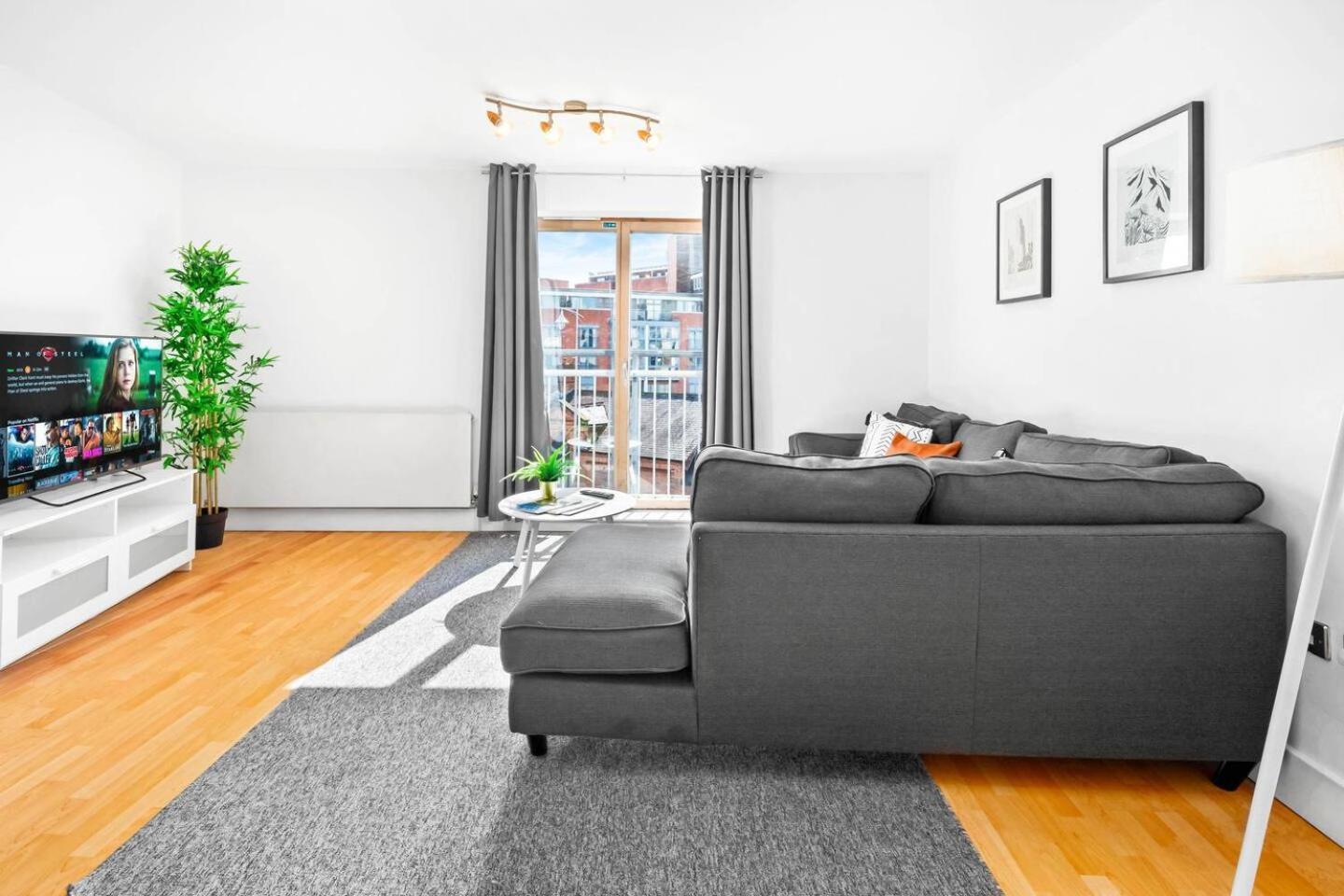 City Centre - Two Bedroom Apartment - Juliet Balcony - Secure Parking - Wifi - Smart Tv - Top Rated -33S Birmingham Eksteriør billede