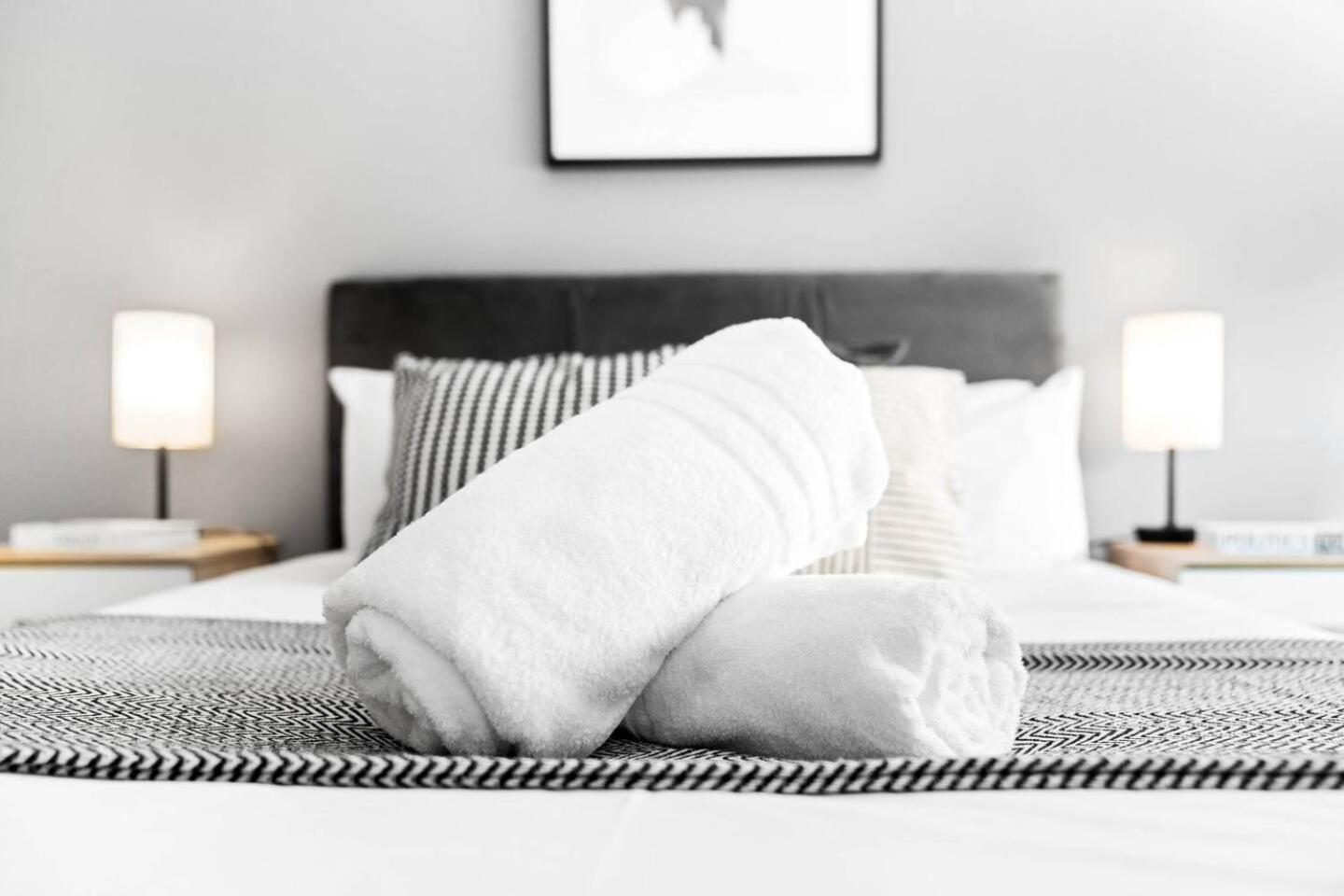 City Centre - Two Bedroom Apartment - Juliet Balcony - Secure Parking - Wifi - Smart Tv - Top Rated -33S Birmingham Eksteriør billede