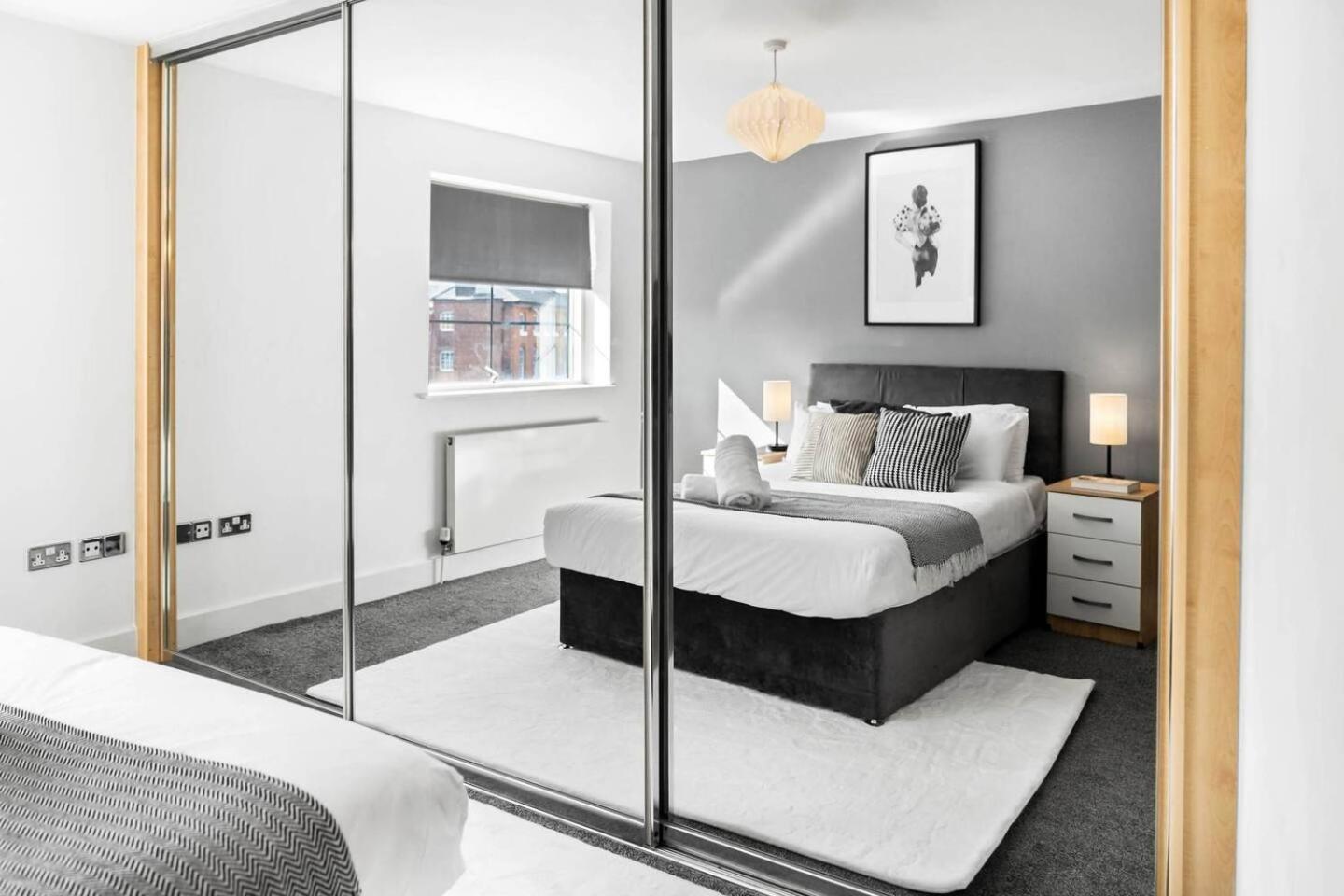 City Centre - Two Bedroom Apartment - Juliet Balcony - Secure Parking - Wifi - Smart Tv - Top Rated -33S Birmingham Eksteriør billede