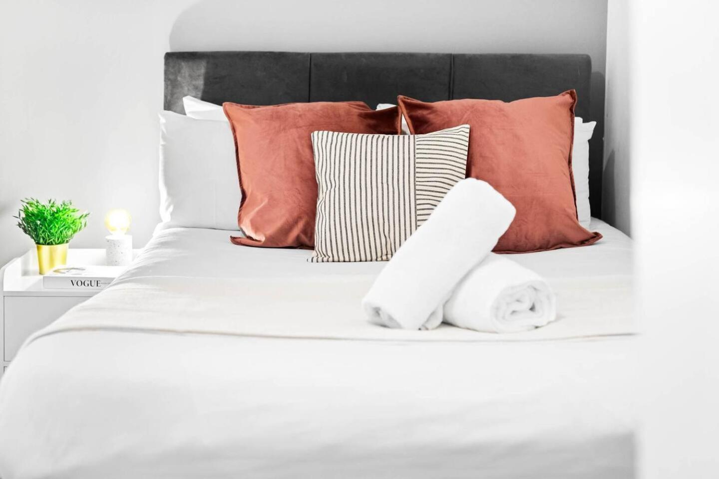 City Centre - Two Bedroom Apartment - Juliet Balcony - Secure Parking - Wifi - Smart Tv - Top Rated -33S Birmingham Eksteriør billede